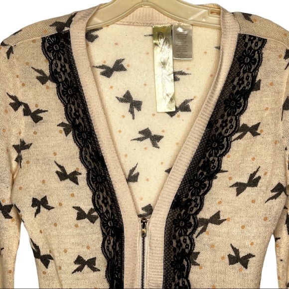 Spoiled Cardigan Sweater‎ with Bows - Picture 2 of 6